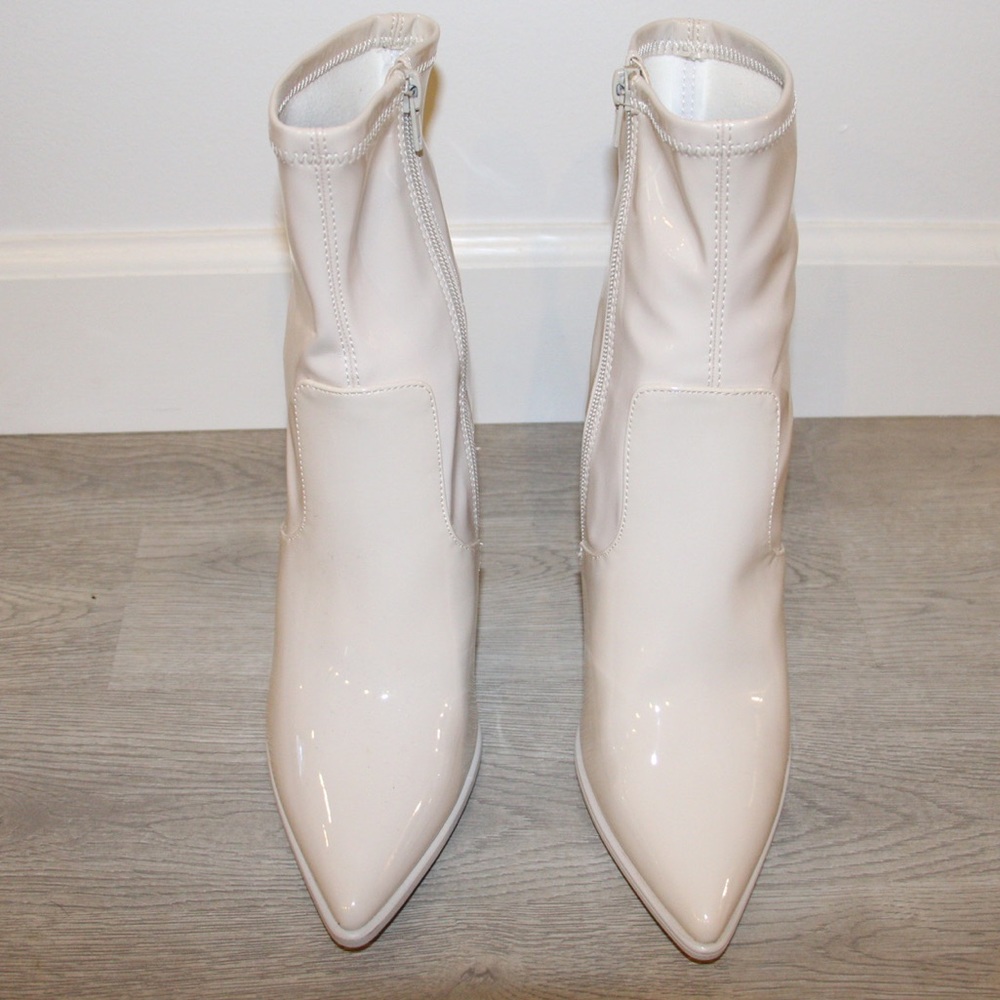 Steve Madden Elwyn Faux Leather Ivory Booties, Size 8M